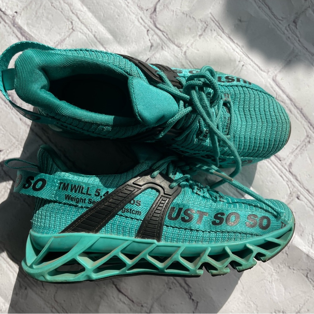 Girls tennis shoes size 13.5